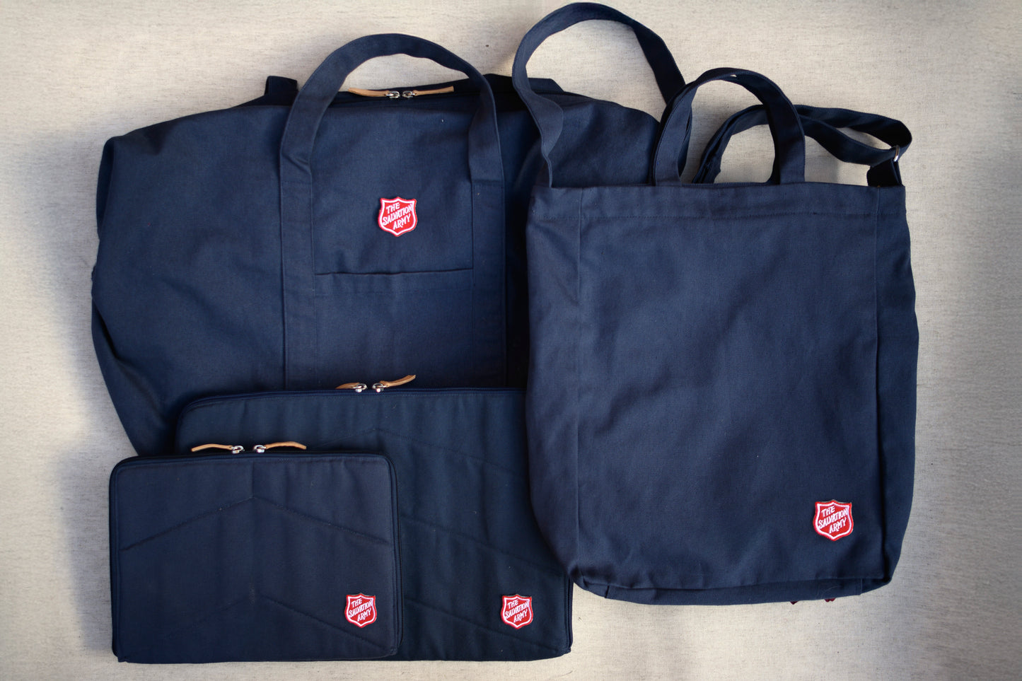 Tote with shoulder strap, with Shield