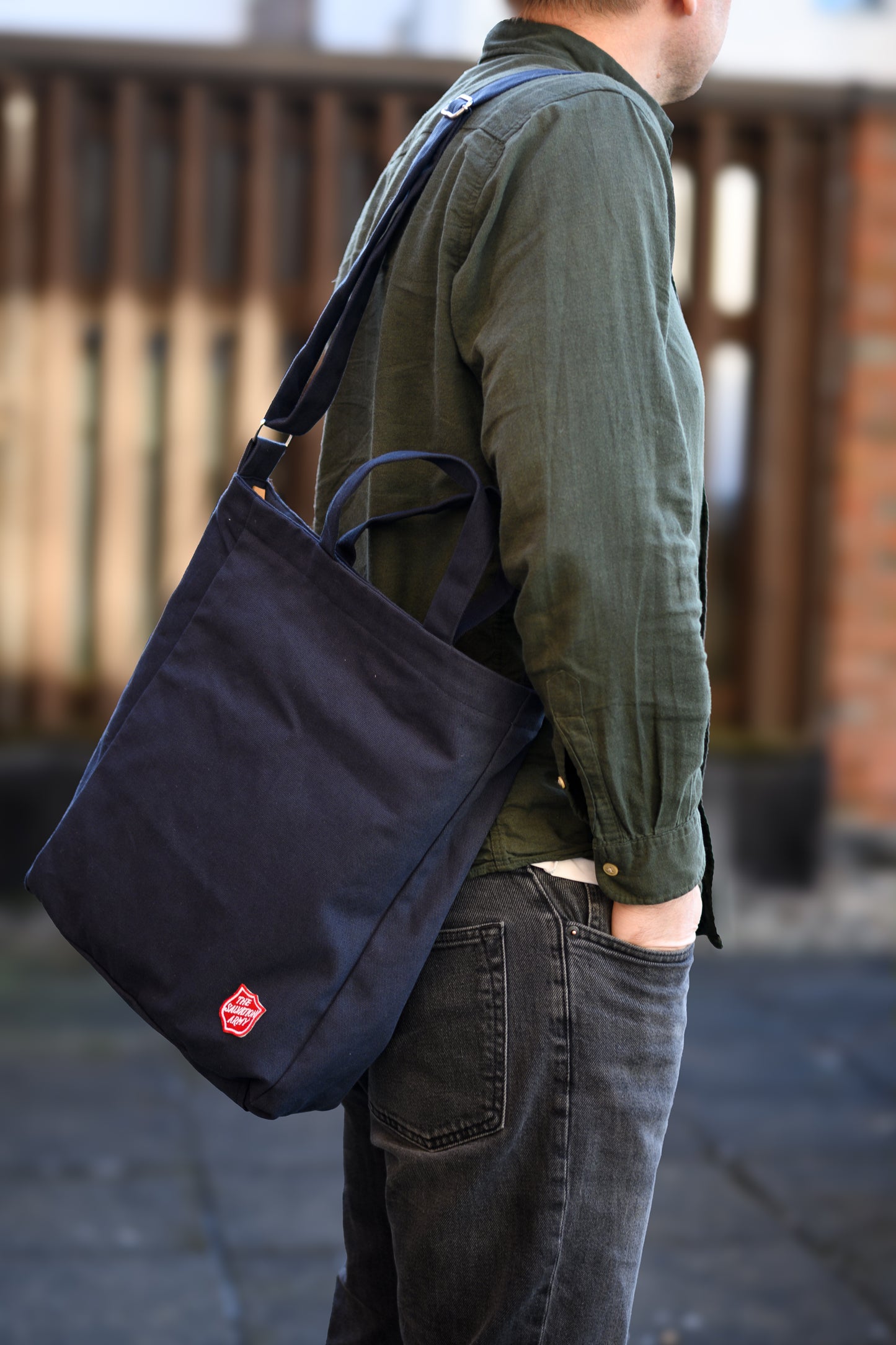 Tote with shoulder strap, with Shield